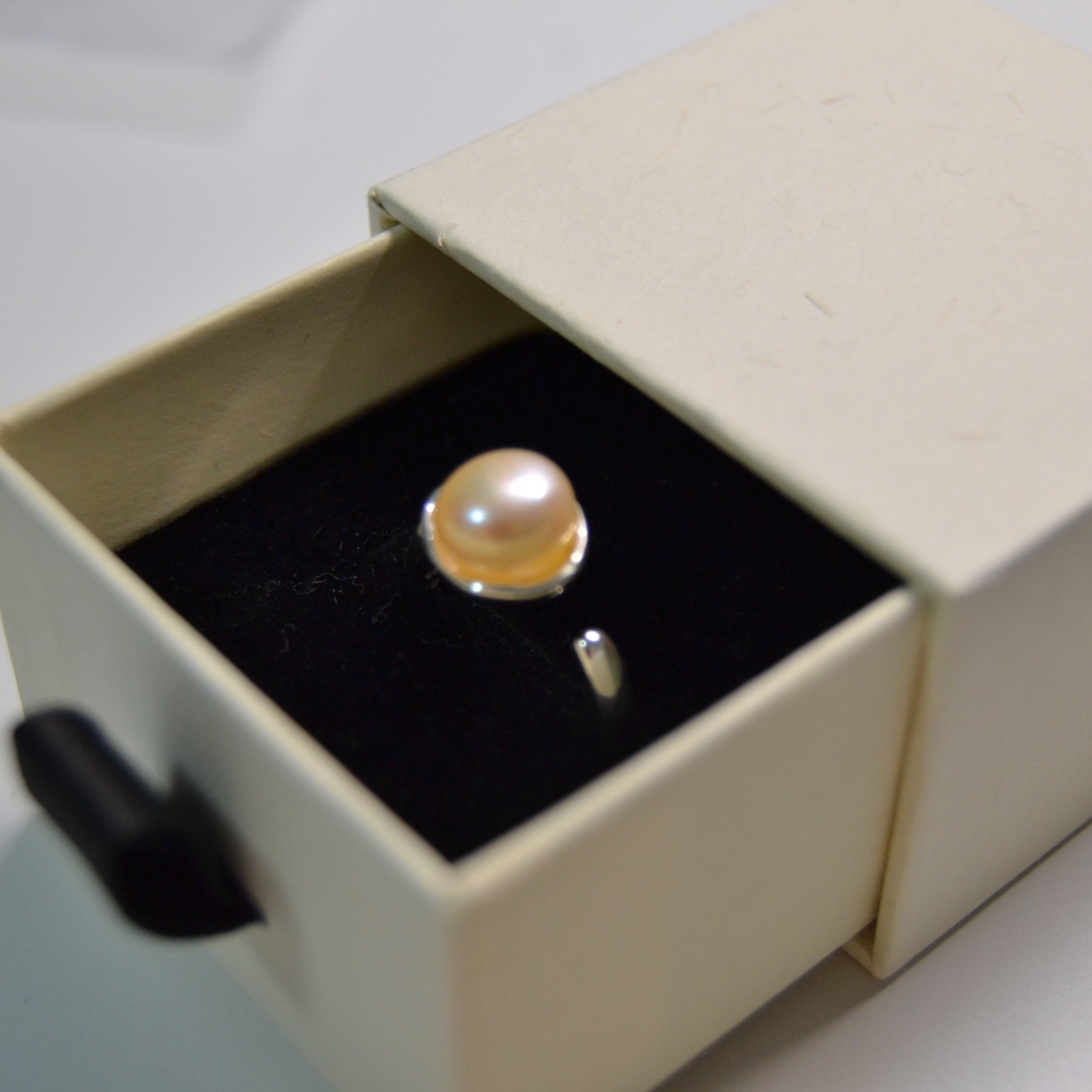 Luna Classic Pearl Ring