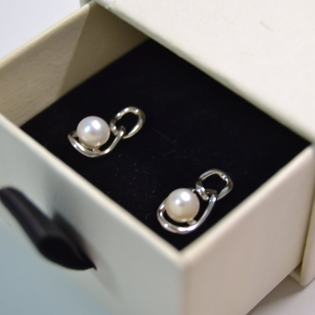 Halo Link Pearl Earrings