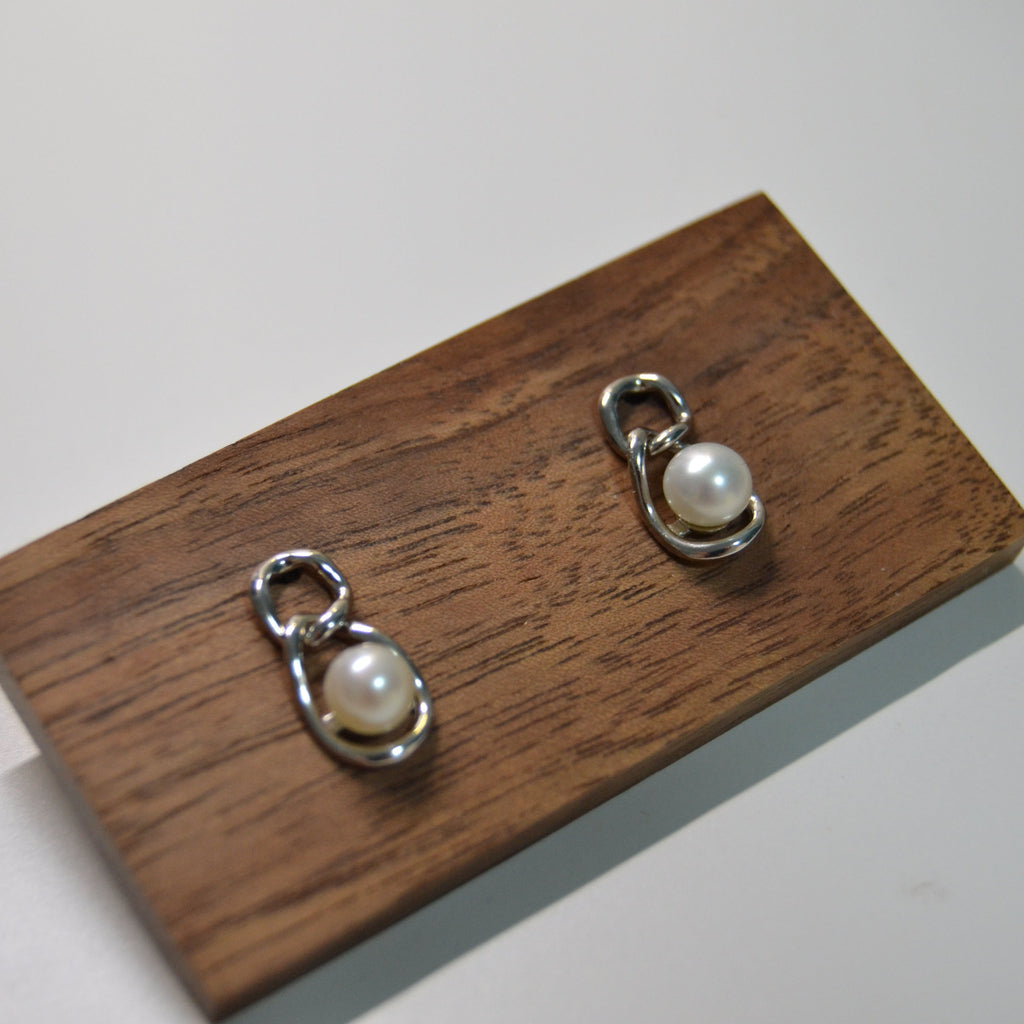 Halo Link Pearl Earrings