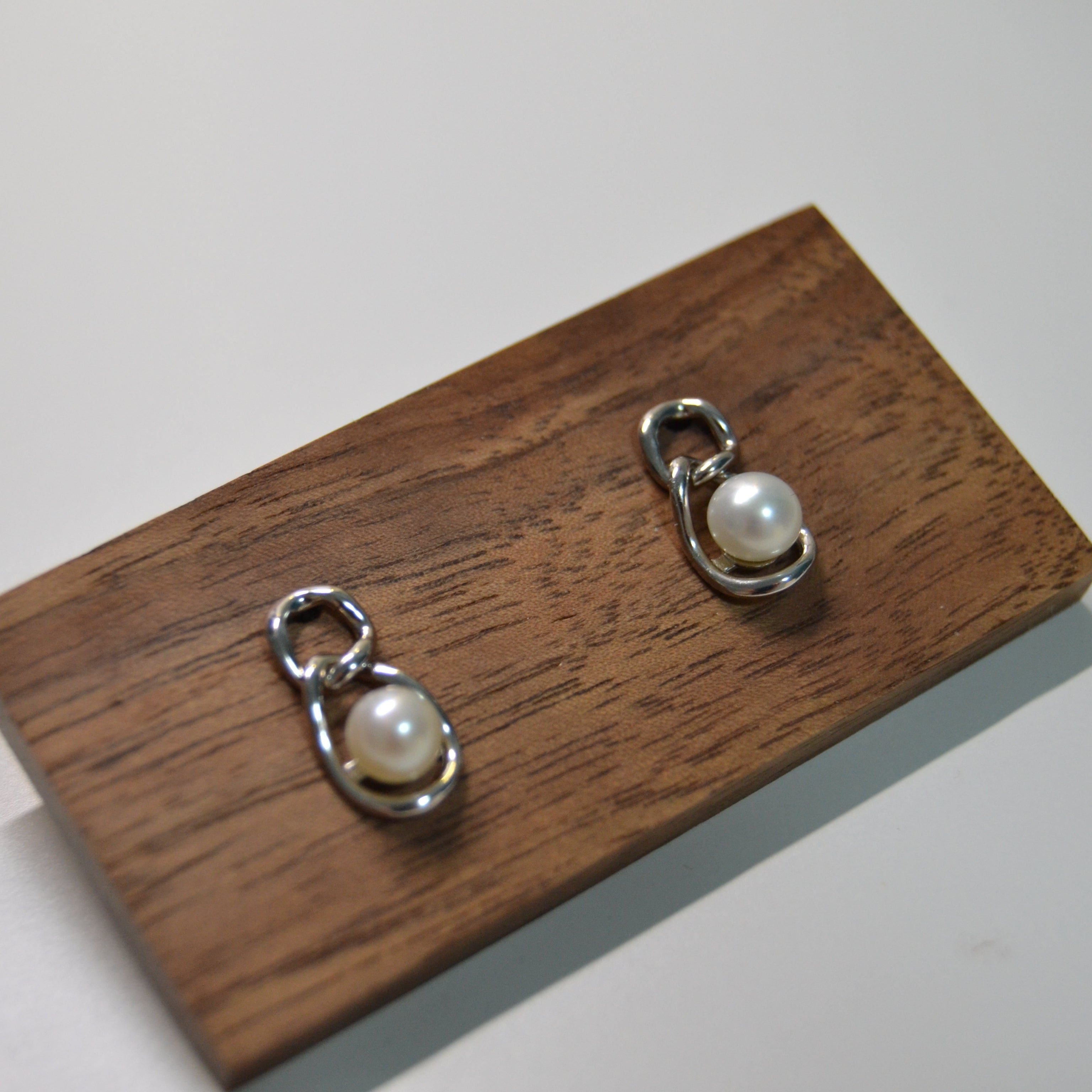 Halo Link Pearl Earrings