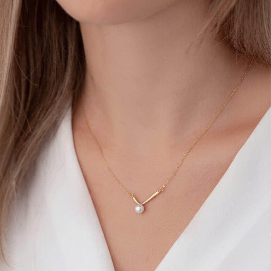 Aurora Pearl V Necklace