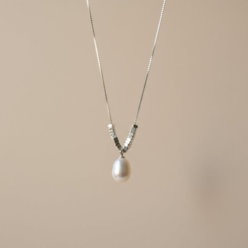 Vera Drop Pearl Necklace
