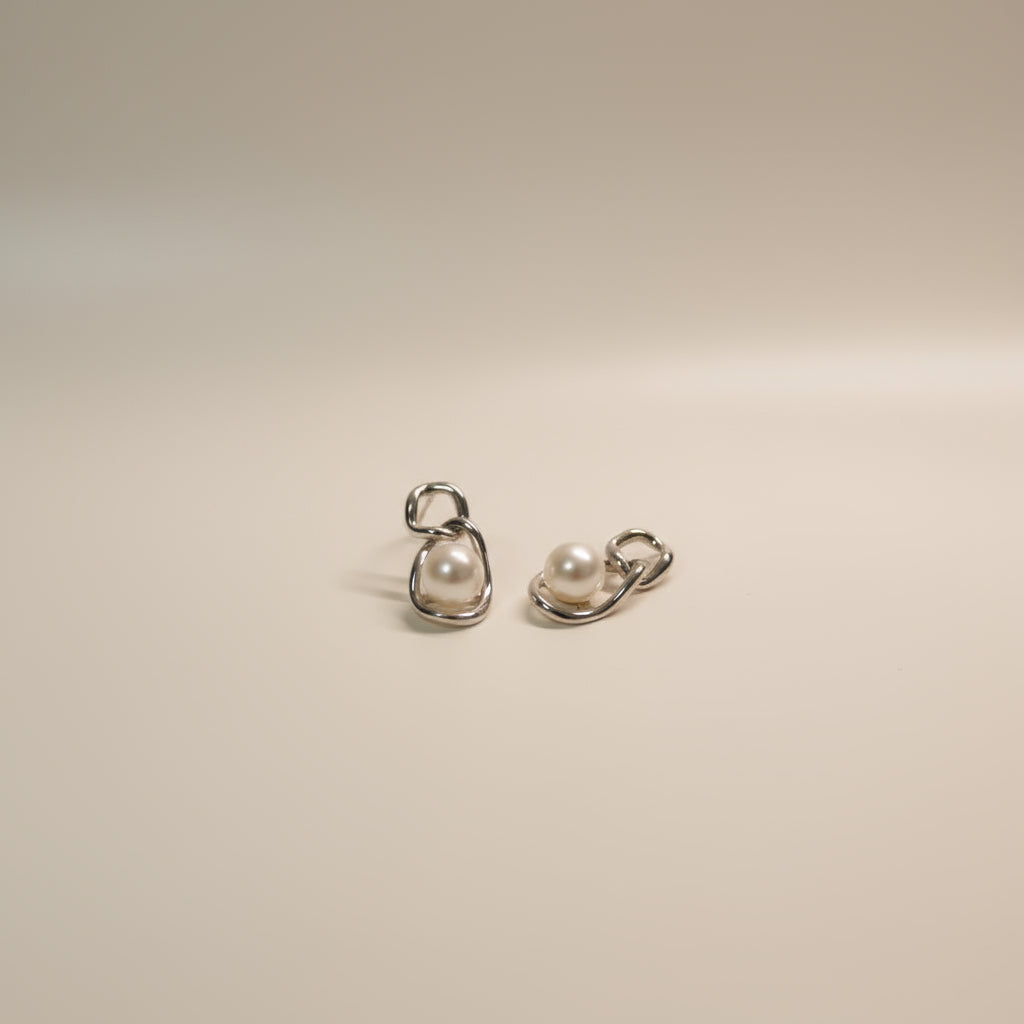 Halo Link Pearl Earrings