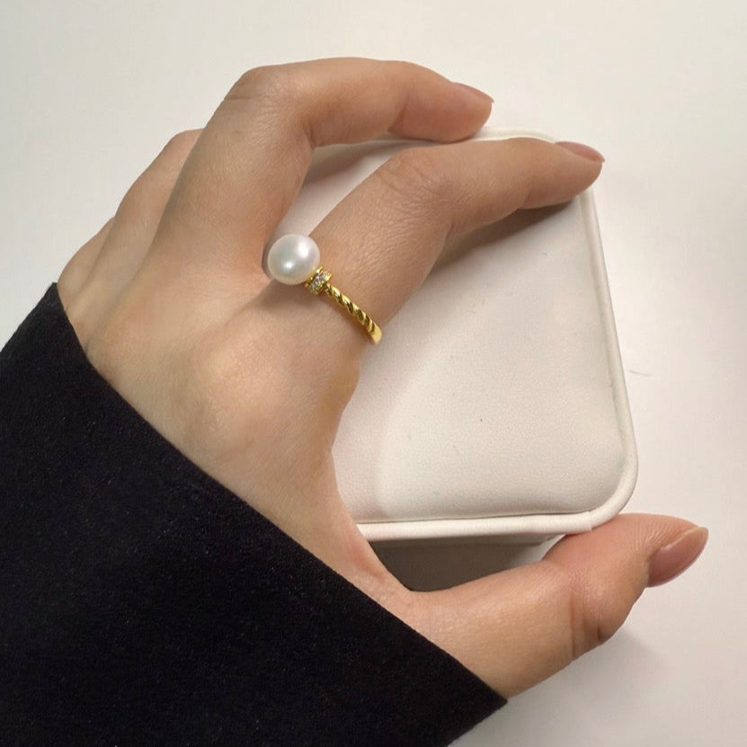 Aurora Pearl Twist Ring